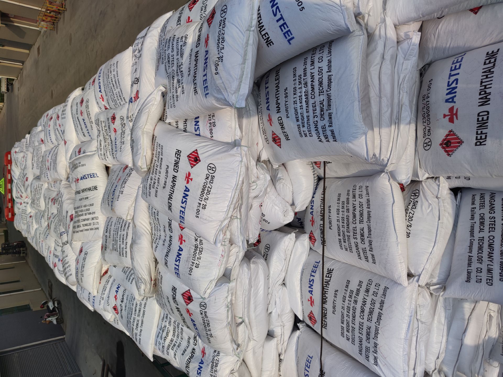 經(jīng)堿洗的原料餾分提取工業(yè)萘的原理是什么？